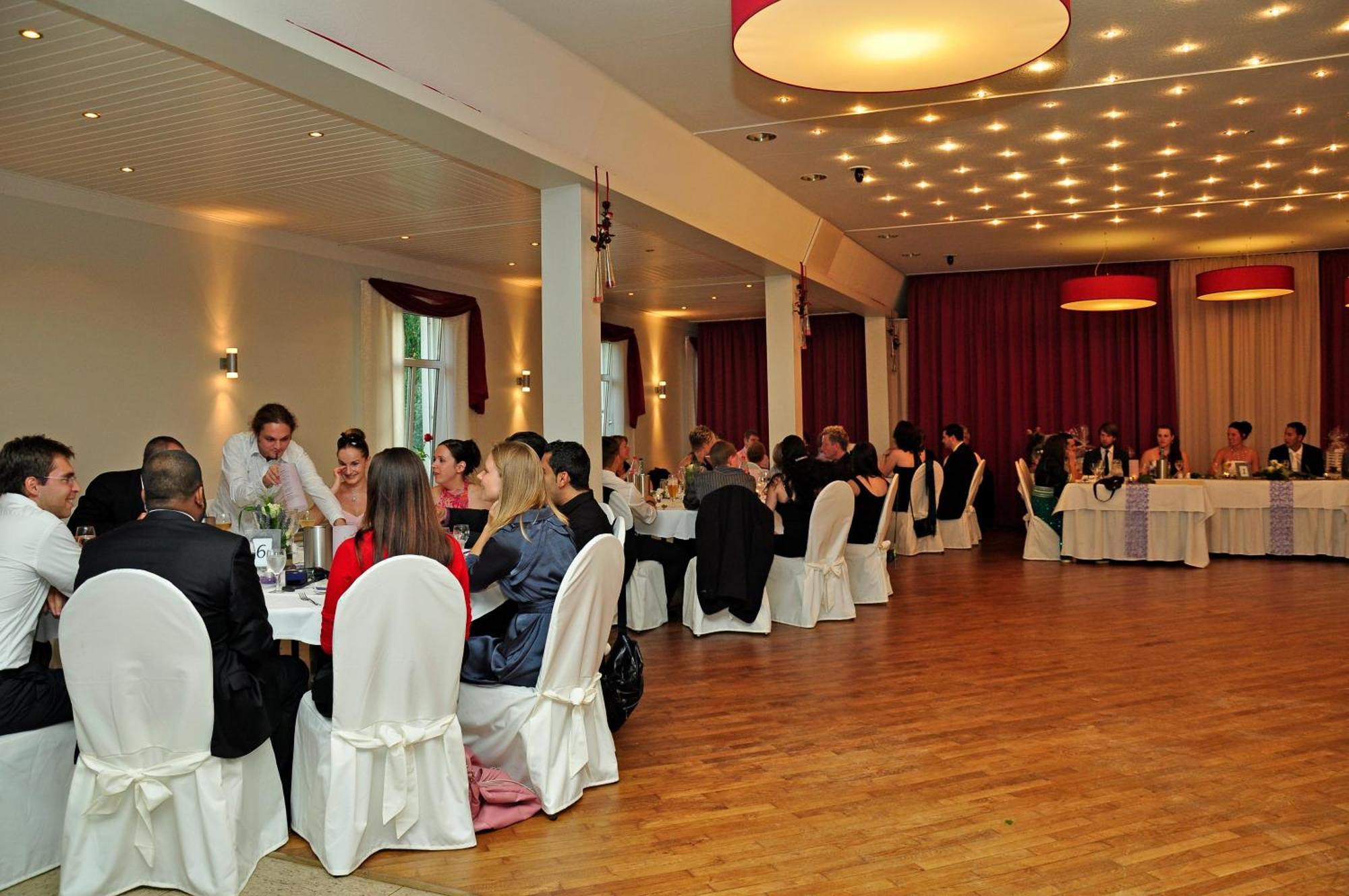 Hotel & Restaurant Zum Deutschen Hause Kirchhatten Экстерьер фото